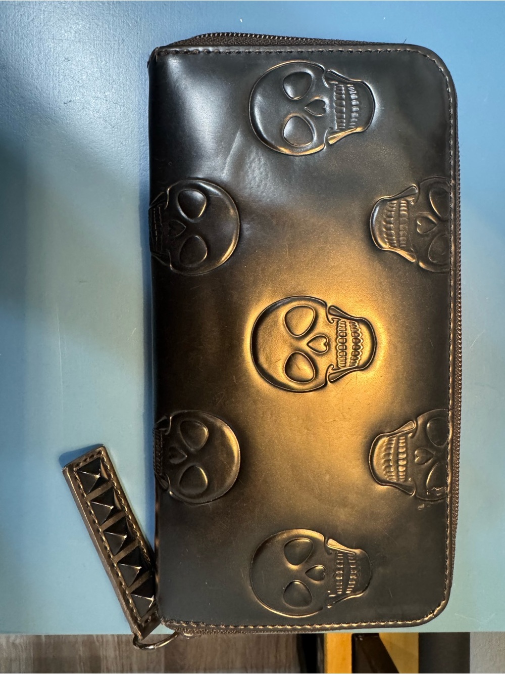 Loungefly Black Embossed Skull Zip Around Wallet - Picture 3 of 6